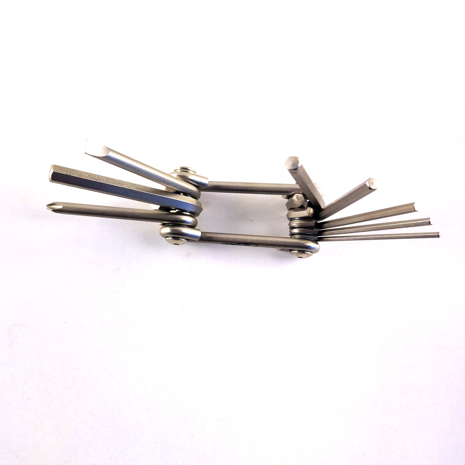 Herramienta plegable 8 en 1 BT-05